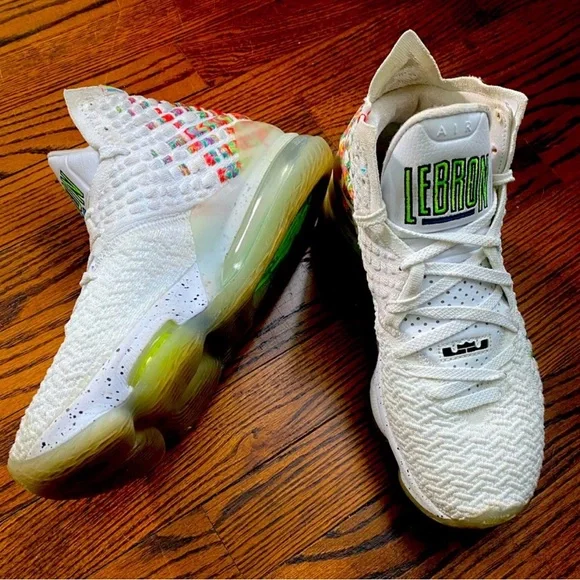 Nike LeBron 17  display picture 3